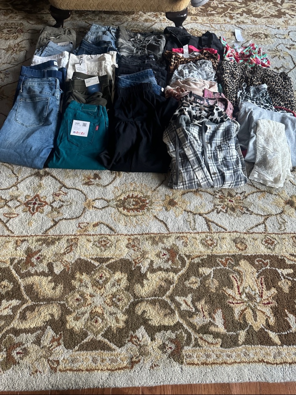 (29 items) Mixed Women's Clothing Bundle - Jeans, Tops & Dresses